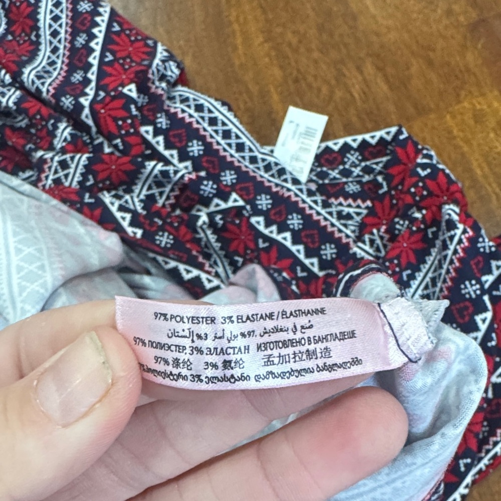 NWT la Vie en Rose Red and Navy Blue Patterned Long Sleeve - Super Soft - Picture 5 of 6